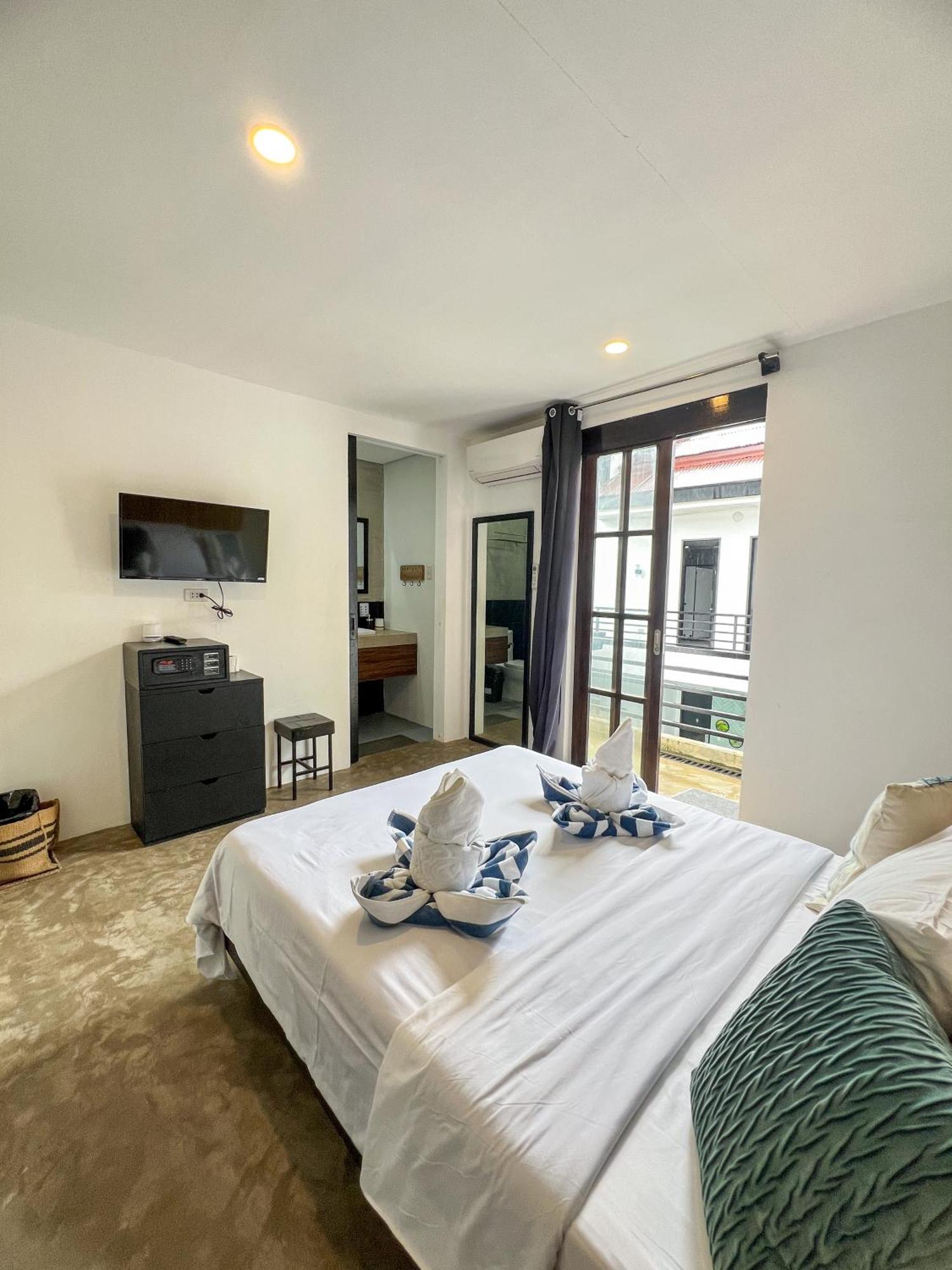 Siargao Bed And Brewery Hotel เจเนอรัลลูนา ภายนอก รูปภาพ
