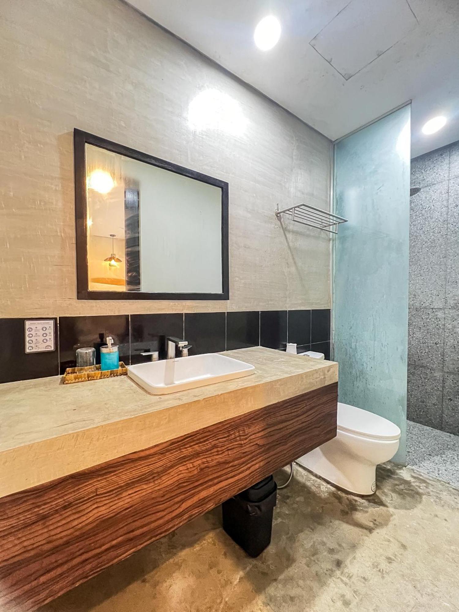 Siargao Bed And Brewery Hotel เจเนอรัลลูนา ภายนอก รูปภาพ
